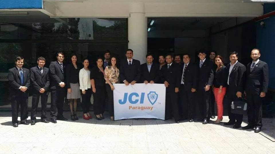Delegación nacional antes de una jornada de trabajo. — JCI Paraguay
